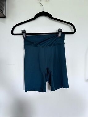 Four Three Seven Green Athletic Shorts Size Small